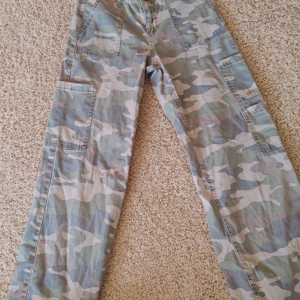No Boundaries Camouflage Pants